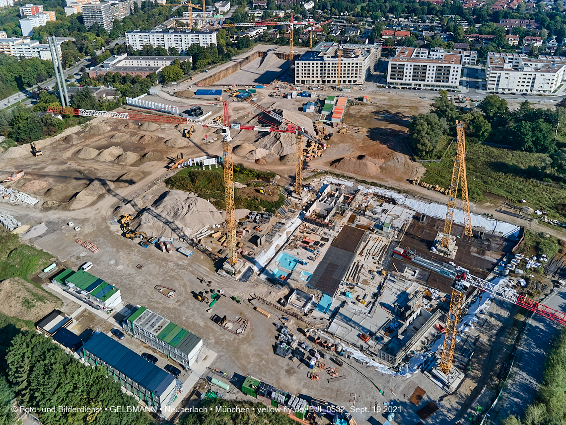 19.09.2021 - Aktuelle Luftbilder aus dem Alexisquartier und Pandion Verde in Neuperlach in München